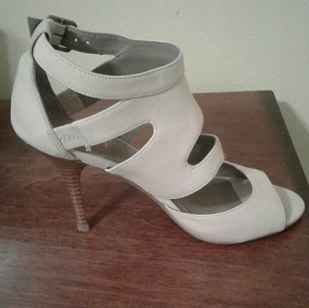 Levity heels